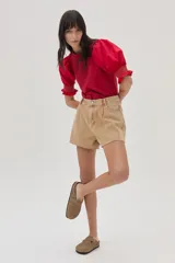 Blusa de jersey de algodón color rojo, suave y ligera, con mangas cortas abullonadas y puños con bordado.