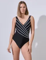 Malla enteriza negra con escote en V cruzado y tiras blancas horizontales.