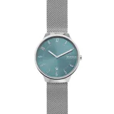 Reloj de acero inoxidable con esfera azul, diseño minimalista y correa de malla metálica.