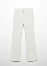 Pantalón de jeans de tiro alto, corte acampanado y largo cropped. Confeccionado en tejido elástico de algodón reciclado, con cinco bolsillos, trabillas, cierre de cremallera y botón, y bajo deshilachado.