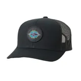 Gorra negra de camionero con visera curva y paneles traseros de malla. Presenta un parche circular con el logo de Rip Curl en el panel frontal.