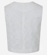 Chaleco blanco de algodón con bordado calado tipo laise, escote en pico y cierre frontal con lazos.