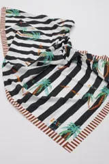 Pareo de algodón con estampado de rayas verticales naranjas y blancas, con diseño floral en azul y bloques violetas en los extremos.