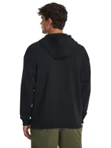 Buzo negro con capucha de la colección Project Rock de Under Armour. Tiene un logo pequeño con el toro característico de la marca en el pecho y un bolsillo tipo canguro en la parte delantera.