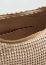 Bolso de mano dorado con apliques de cristales facetados, doble asa corta y asa larga de cadena.