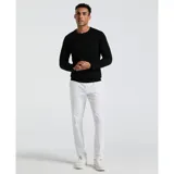 Sweater negro de punto jersey 14GG, con cuello redondo clásico y manga larga. Presenta un pequeño logo bordado en el pecho.