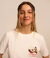 Remera blanca de algodón con cuello redondo y mangas cortas. Estampa de Chip y Dale en la espalda con texto "Breakfast Club" y "Best Buddies".