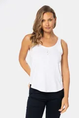 Musculosa blanca estampada con escote redondo y botones.