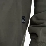 Buzo con capucha color verde militar, marca Merrell, con logo estampado en el pecho y bolsillo tipo canguro.