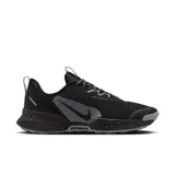 Zapatillas de running Nike, color negro, diseñadas para terrenos irregulares con tecnología de amortiguación.
