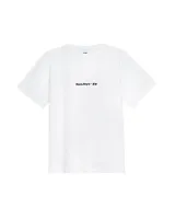 Remera de manga corta color blanco con cuello redondo y un pequeño logo estampado en el pecho con el texto "TwoJeys™" y dos estrellas.