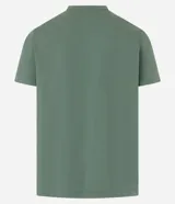 Remera verde militar de algodón, corte regular, cuello redondo, manga corta y estampa frontal con diseño de montañas y excursionistas en línea continua blanca.