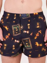 Bóxer de algodón blanco con estampado de flores pequeñas color celeste, con cintura elástica y logo de la marca en el centro.