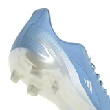 Championes de rugby Adidas RS15 Pro FG, color celeste con detalles en blanco. Diseñados para terreno firme, con antepié de cuero Fusionskin sin costuras, alas de estabilidad rígidas y suela Speedframe.