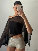 Short dorado con lentejuelas y cintura elastizada.