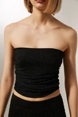 Top strapless negro con lurex y frunces.