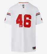 Remera deportiva blanca de manga corta con tecnología Dry, cuello en V, detalles de rayas en mangas y cuello, y estampado del logo de los San Francisco 49ers.