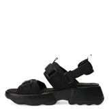 Sandalias negras con plataforma y ajuste con velcro.