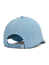 Gorro deportivo Under Armour color rosa con logo blanco bordado en el frente.