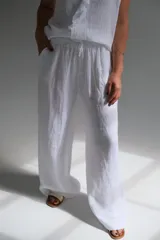 Pantalón palazzo blanco de lino italiano, con cintura elastizada.