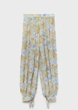 Pantalón balloon largo de gasa semitransparente con estampado de flores, tiro medio y lazos en el bajo.