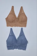 Pack de dos bralettes de encaje, marca Jessica Simpson. Uno color rosado y otro color azul.