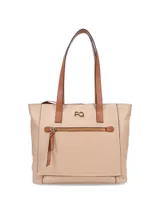 Cartera shopper de cuero vacuno color negro con detalles en marrón. Tiene logo metálico de la marca, doble asa de hombro y bolsillo frontal con cierre.