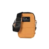 Bandolera mini color camel, confeccionada en cuero sintético con diseño acolchado. Tiene correa regulable, cierre principal y bolsillo interno con cierre.