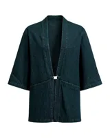 Kimono de denim negro con herraje de cierre y lavado artesanal.
