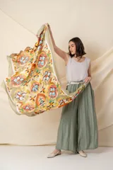 Pañuelo cuadrado de algodón y viscosa con estampado abstracto multicolor.