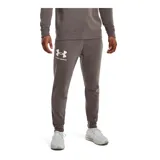 Pantalón de jogging gris jaspeado de Under Armour, modelo Rival Terry Jogger, para hombre. Confeccionado en tejido de felpa suave, con cintura elástica ajustable con cordón y logo de la marca estampado en la pierna izquierda.