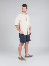Mocasín gris de descarne con suela de goma y detalle de yute trenzado.