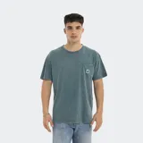 Remera de hombre Reef color azul, corte oversize, con bolsillo en el pecho y logo estampado.