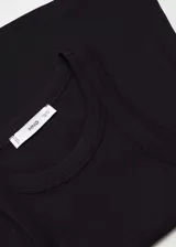 Musculosa blanca de algodón con cuello redondo y tejido de canalé.