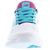Championes New Balance para running, color blanco con detalles en rosa y celeste.
