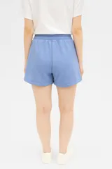 Short verde oliva de algodón con cintura elástica.