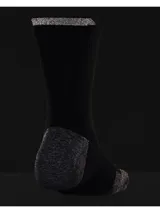 Medias deportivas blancas con logo de Adidas en gris. Tejido de secado rápido que dispersa la humedad.