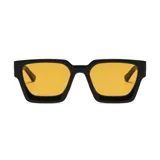 Gafas de sol unisex con montura cuadrada negra y lentes amarillas. Fabricadas con plástico reciclado.