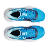Championes de básquet Under Armour Jet 23, color azul con detalles en blanco y rojo. Presentan el logo de Under Armour en el lateral y cordones rojos.