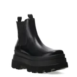 Bota Chelsea negra de cuero sintético con plataforma track y elásticos laterales.