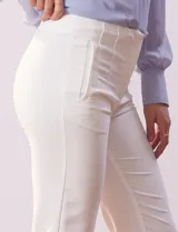 Pantalón de vestir color beige, marca Zac & Rachel, de corte recto y largo al tobillo.
