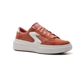 Championes Skechers Cordova Classic color salmón con detalles en blanco, capellada de lona y gamuza, cordones y plantilla Air Cooled Memory Foam.