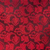 Pañuelo de bolsillo confeccionado en microfibra de alta calidad, color rojo con diseño elegante, tamaño 27x27 cm.