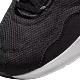 Championes Nike Legend Essential 3 Next Nature, color negro con suela blanca y logo plateado.