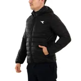 Campera acolchada negra de hombre, con cierre frontal y capucha, ideal para días fríos.