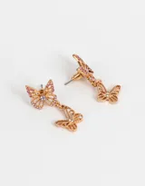Aros colgantes cortos dorados con forma de mariposa con strass y cierre tope a presión.
