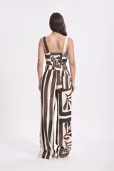 Top corto con estampado abstracto en tonos beige y marrón, de breteles anchos y corte recto.