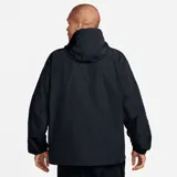 Campera tipo canguro color negro, con capucha y cierre parcial con cremallera. Logo de Nike estampado en blanco en el pecho.