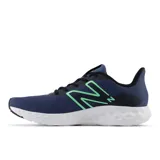 Championes New Balance 411v3 para hombre, color azul marino con logo verde agua y detalles en negro.