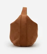 Bolso hobo grande de gamuza color marrón con cierre de cremallera y correa ancha para el hombro.